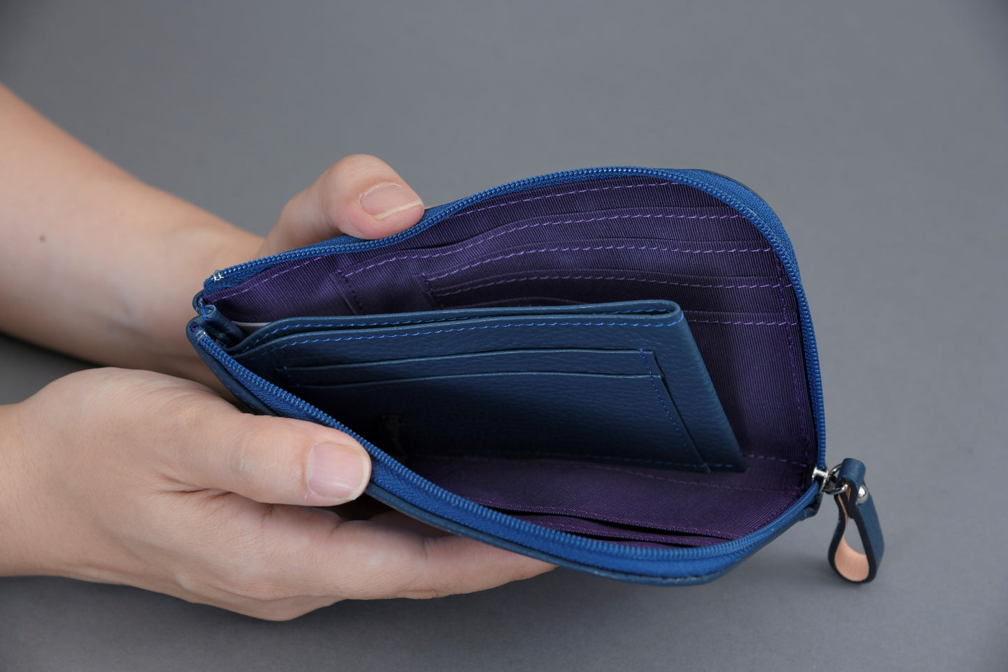【Web限定】L字開きミニ財布 D.万寿菊文様ネイビー(本体価格34,800円)
